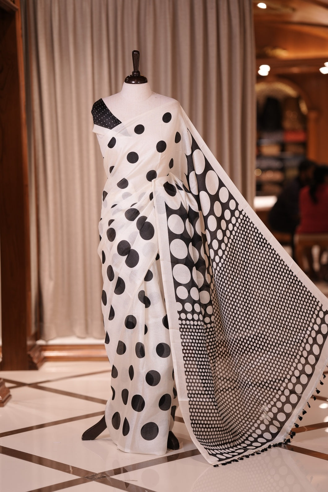 Black colour Semi khadi cotton saree featuring charming polka dot designs on the body, The contrast pallu with off white small dots adds a stylish highlight & Comes with a matching blouse piece adorned with contrast small motifs.