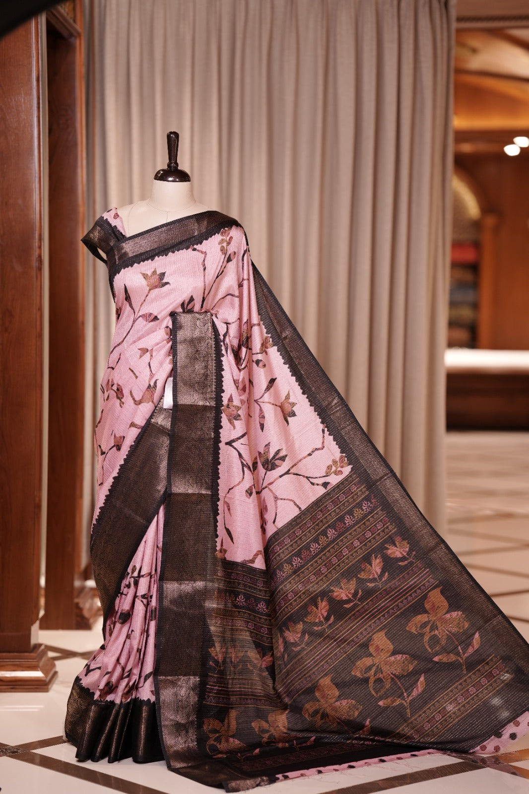 Peach colour dolla silk saree adorned with beautiful kalamkari prints, complemented by a rich golden zari border & The pallu features intricate kalamkari detailing, paired with a matching blouse.