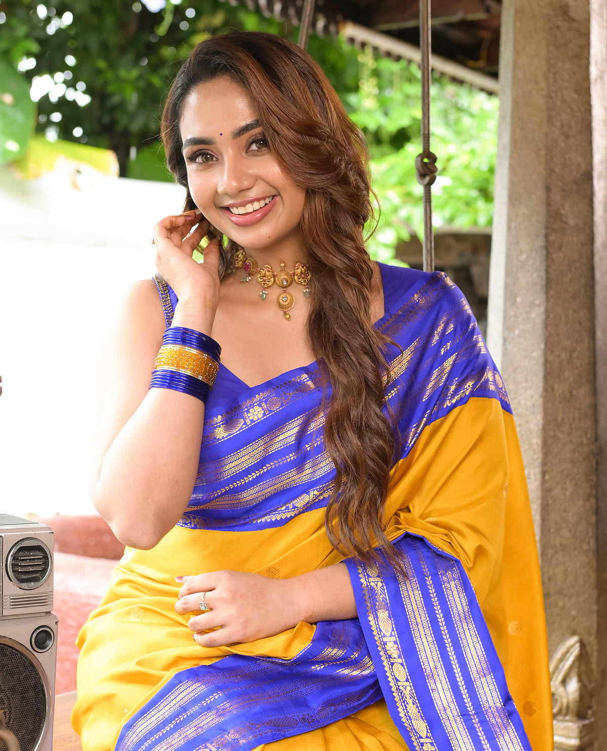 Mustard colour Traditional kancheepuram silk saree,Gold zari chakram motifs on body, contrast Navy blue colour with Gold zari Patterned strip border, comes with matching blouse piece.