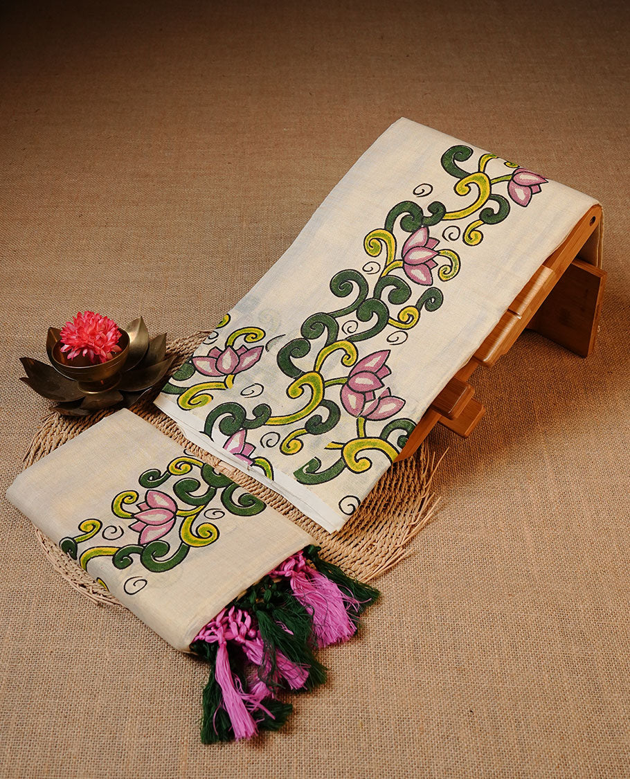 Cream colour Tissue silk set mund Featuring Elegant plain body, Complemented by Floral kodi print on border.
