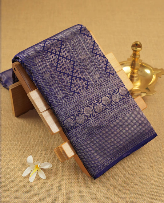 Violet colour Kanchipuram pattern Manthrakodi saree featuring geometrical design antique gold zari jacquard design on the body, traditional turning border, and jacquard zari blouse piece.