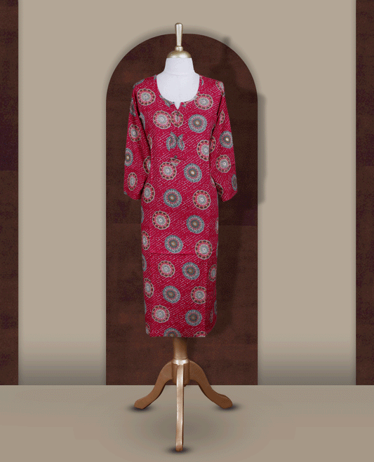 Magenta colour straight cut kurthi featuring elegant circular ethnic prints, styled with a round V notch neckline and comfortable 3/4th sleeves.