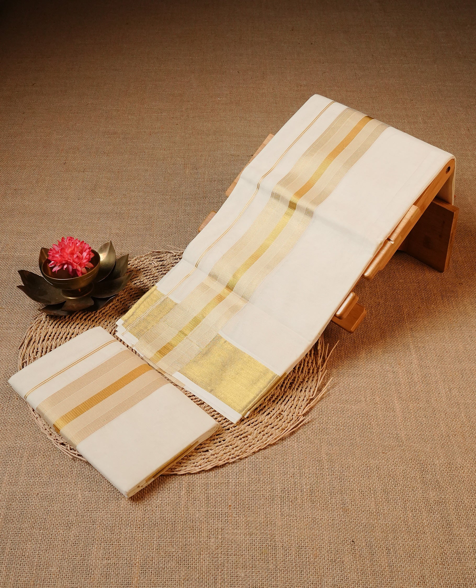 Off white colour Cotton Set Mund featuring a plain body, enhanced by a traditional zari border.