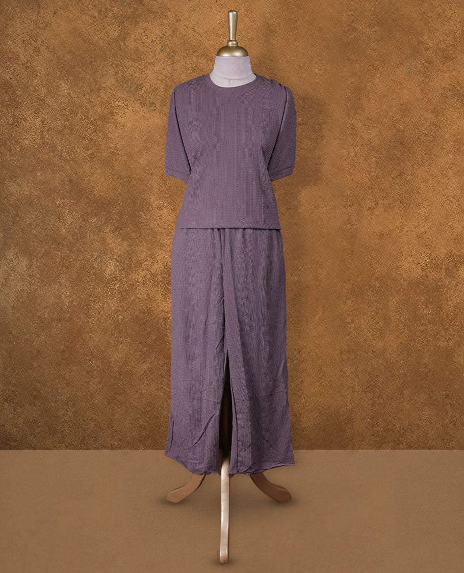 Dusty lavender colour coord set with styled with a short sleeve, pair a matching bottom pant .