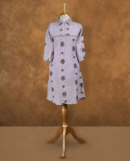 Dusty lavender embroidered nightwear kurti with crochet-detailed shirt collar, floral and star motifs, front yoke gathers, and three-quarter sleeves with elasticated hem.