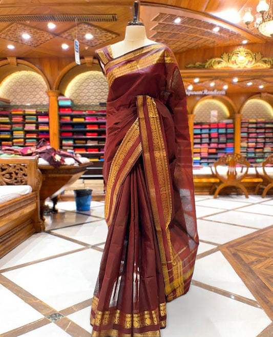 Mono-tone Coffee brown colour chettinad cotton saree with traditional gold zari border comes with a matching blouse piece.