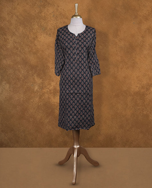 Black colour kurti highlighted with terracotta and beige floral buta, styled with a softly notched round neckline and comfy 3/4th sleeves.