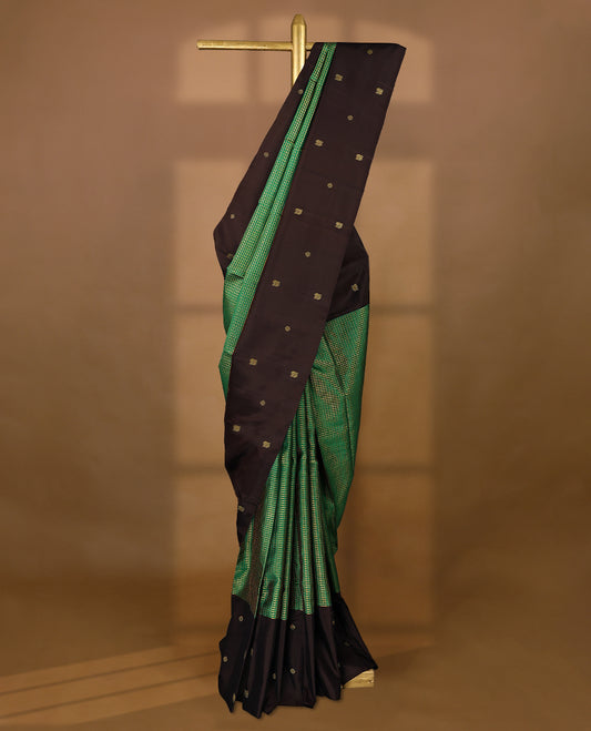 Green Colour pure traditional Kancheepuram silk saree featuring antique zari checks on the body, beautifully complemented by a dark chocolate simple border with delicate Chakkram and peacock motifs, and paired with a matching blouse.