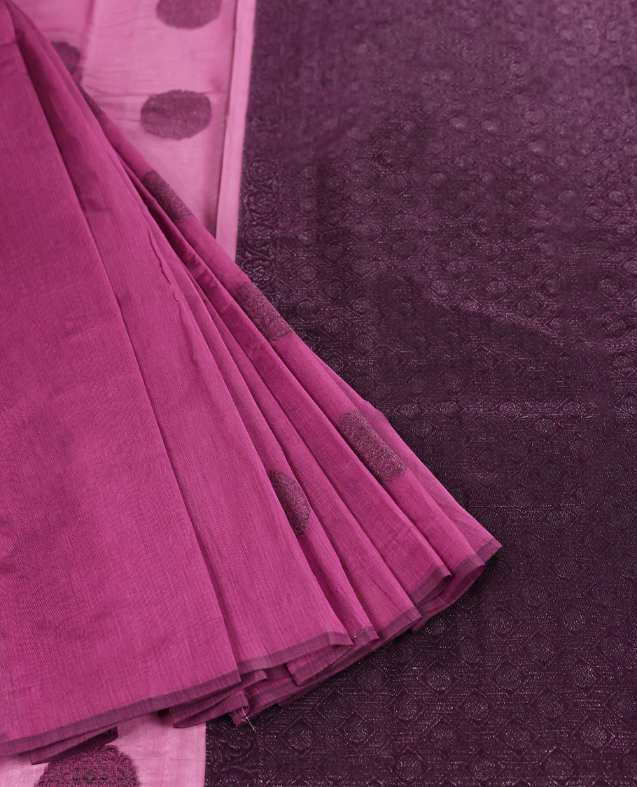 Magenta colour Silk Cotton saree featuring intricate Antique zari woven Motifs across the body, paired with a thin border & Contrast Colour Pallu ,with matching blouse