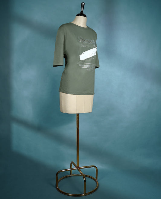 Olive green short sleeve T shirt featuring a round neck and oversized fit, crafted from breathable fabric for a relaxed look.