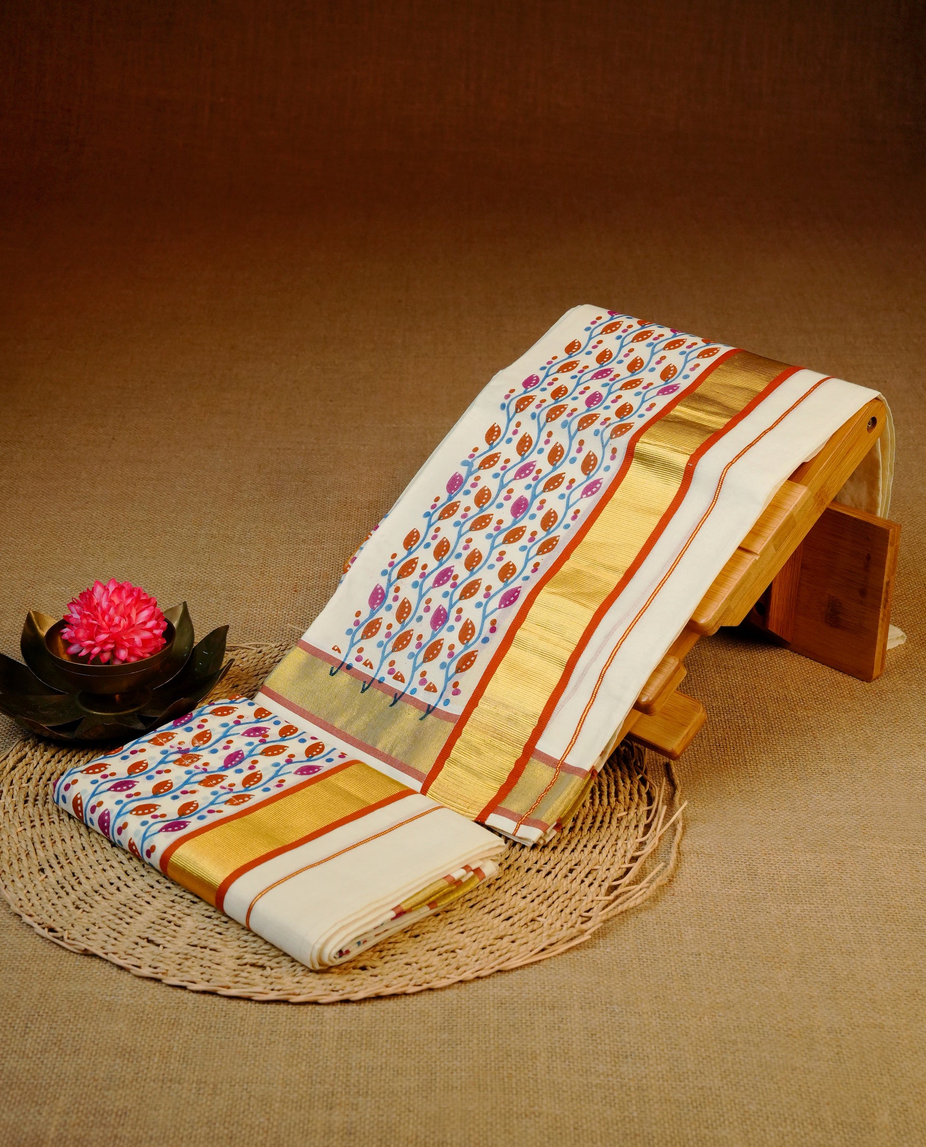Cream colour cotton set mundu featuring gold kasav with leaf Kodi kara.
