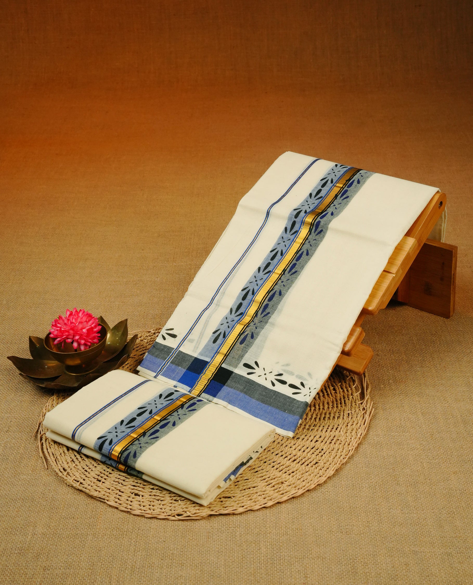 Cream colour cotton set mundu with plain body, featuring Gold zari & Blue, black Print kara.