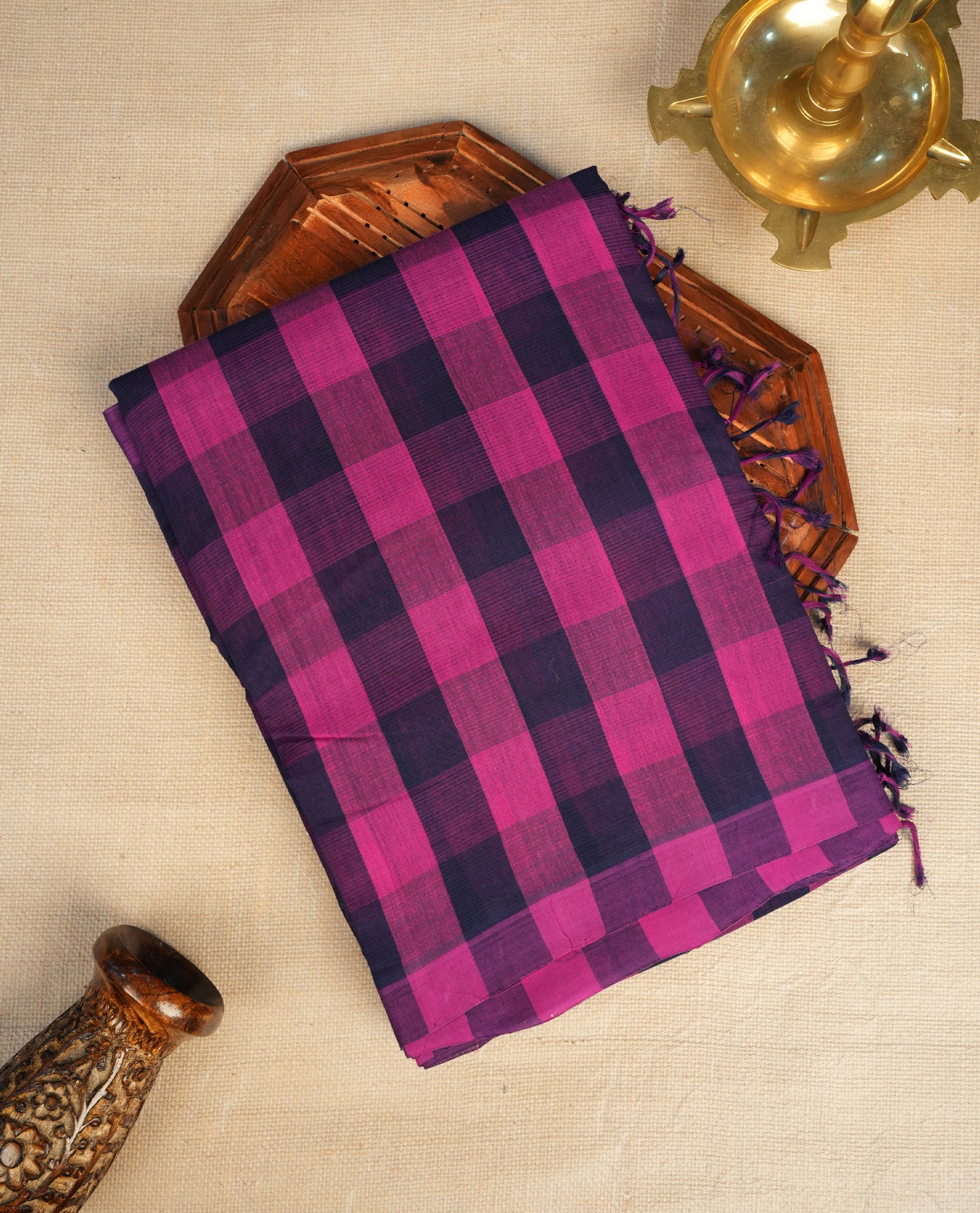 Navy Blue and Pink Colour checked Mangalagiri cotton saree Featuring  Self  Coloured Border ,With Striped  pallu, Paired With A matching blouse piece.