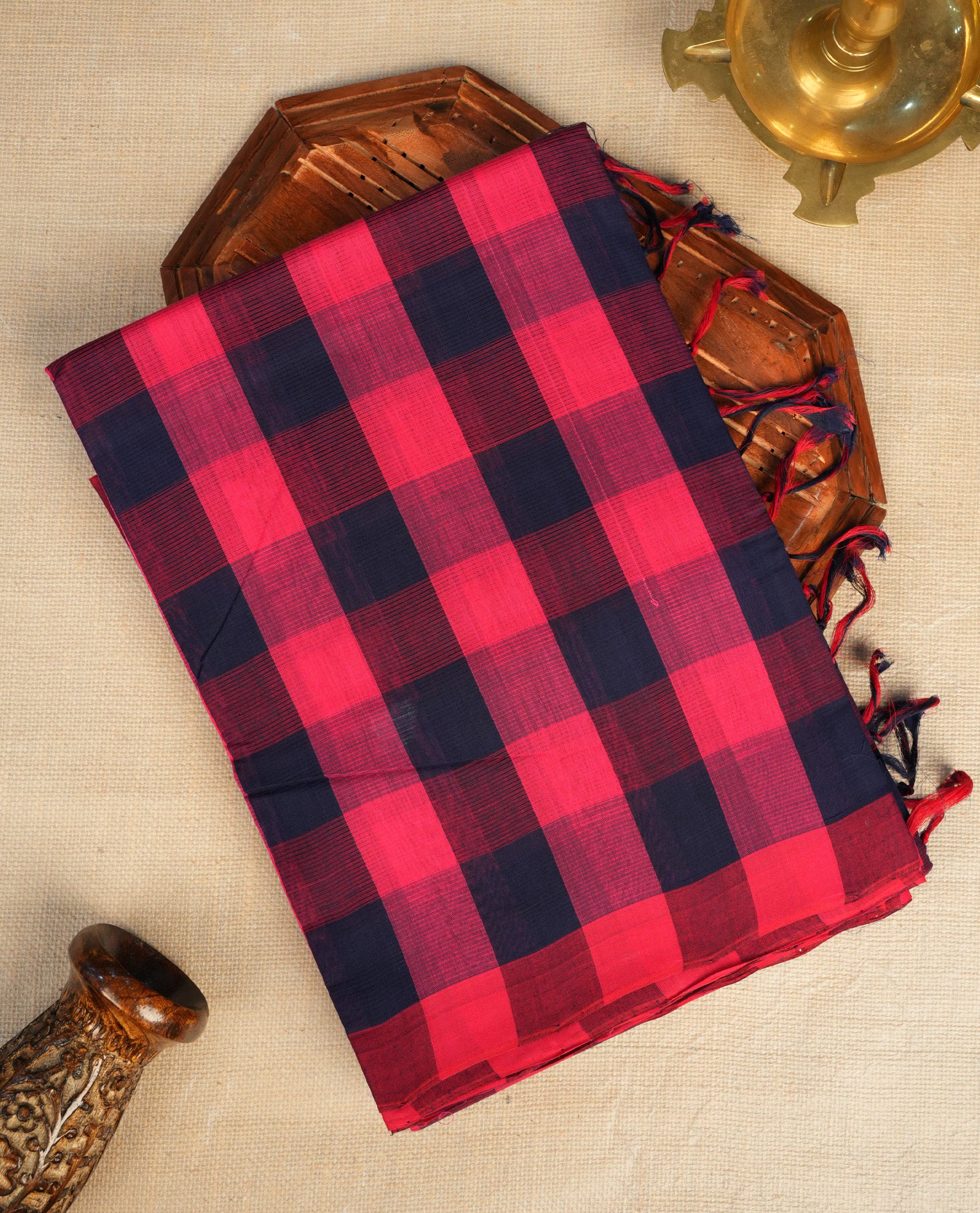 Navy Blue and Pink checked Mangalagiri cotton saree Featuring Self Coloured Border ,With Striped  pallu, Paired With A matching blouse piece.