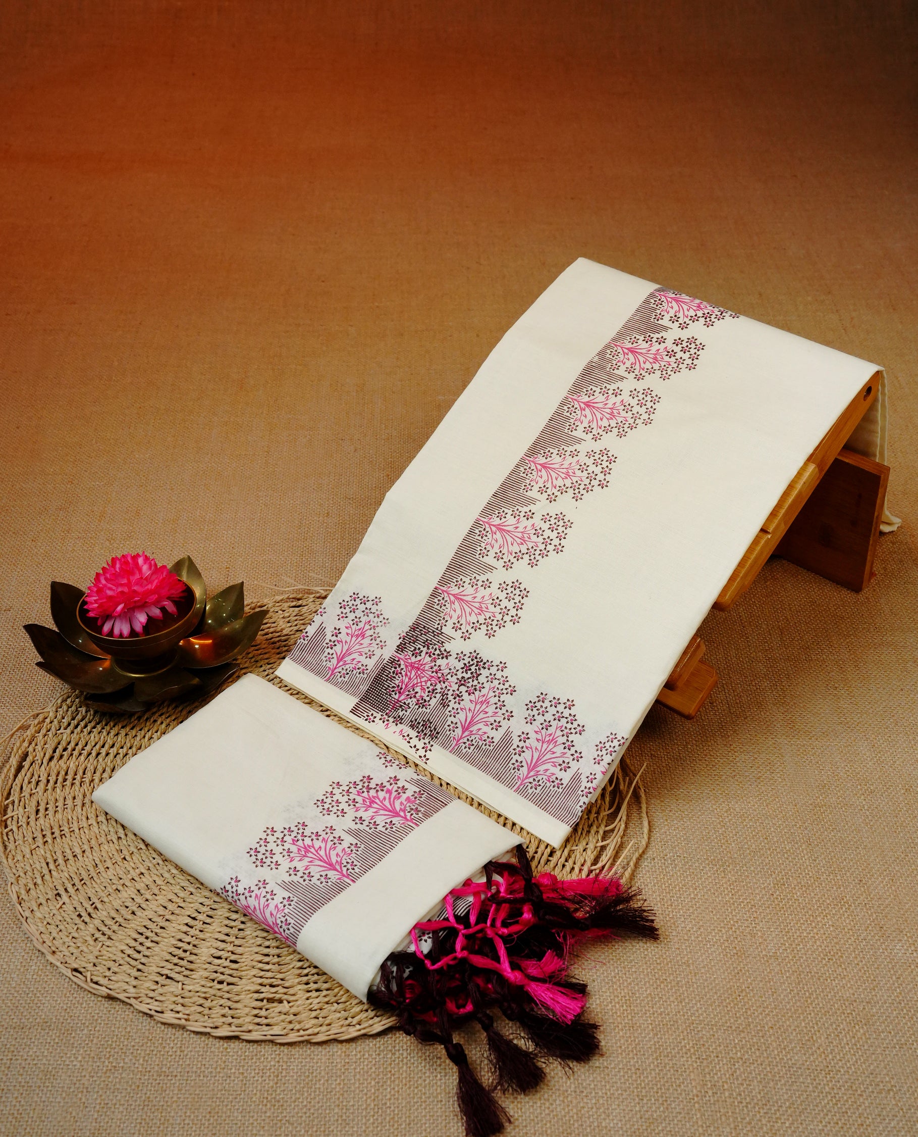 Cream colour cotton set mundu featuring Black Strip with flower printed kara.
