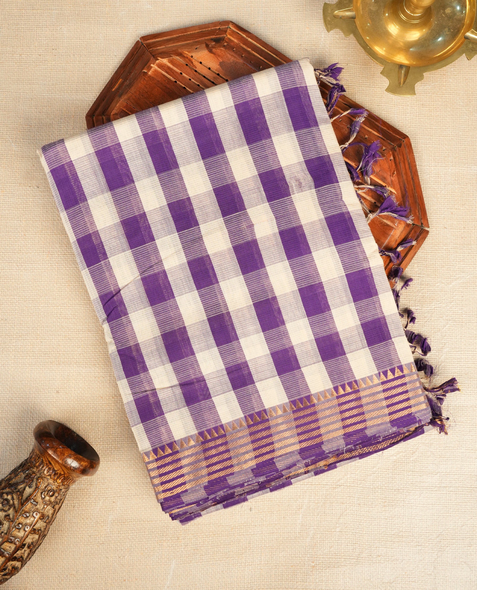 Purple and off-white checked Mangalagiri cotton saree with an elegant antique zari border and contrast pallu. Comes with a matching blouse piece
