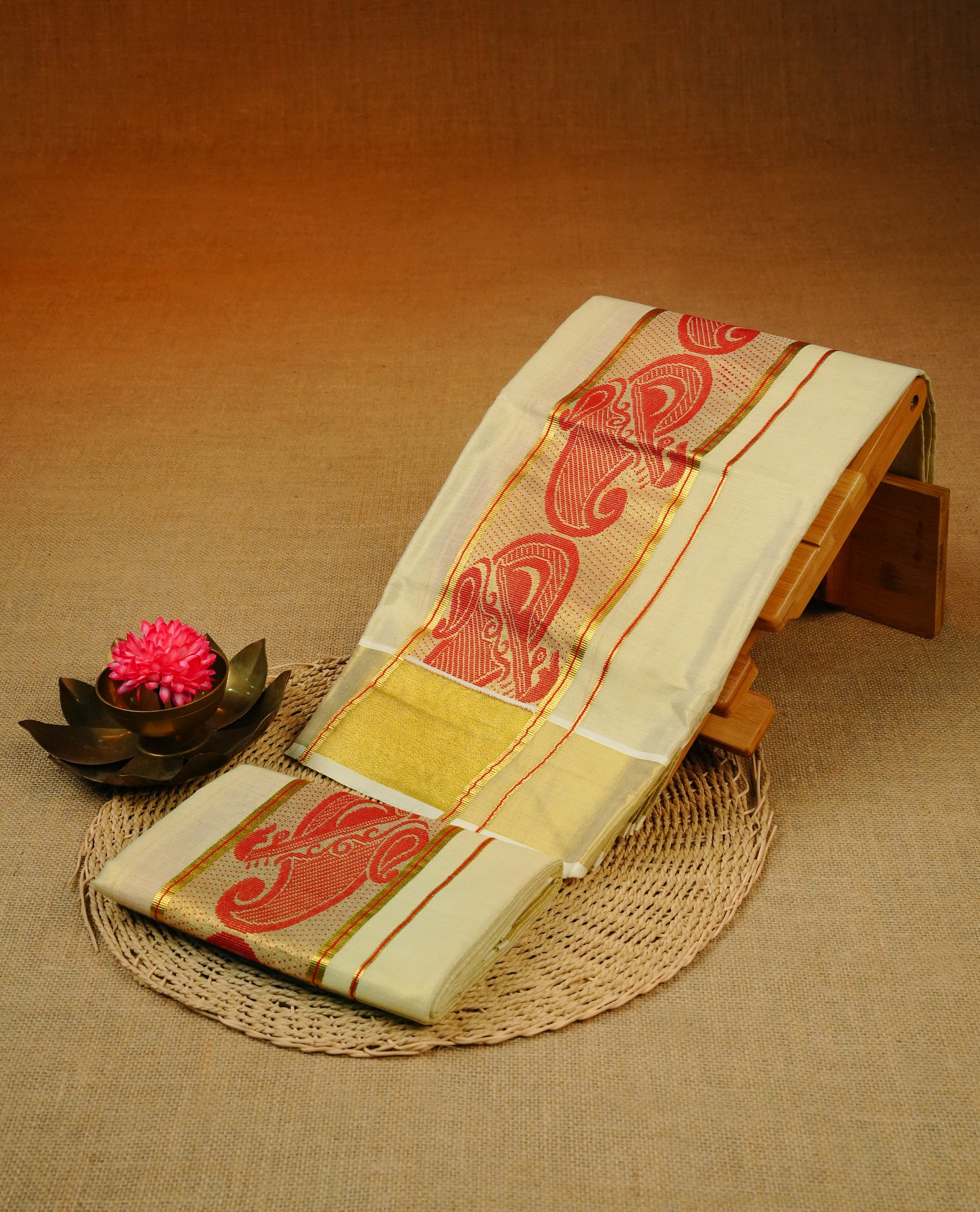 Cream Colour tissue set mundu featuring a plain body, enhanced with elegant traditional instrument Design on the gold zari kara.