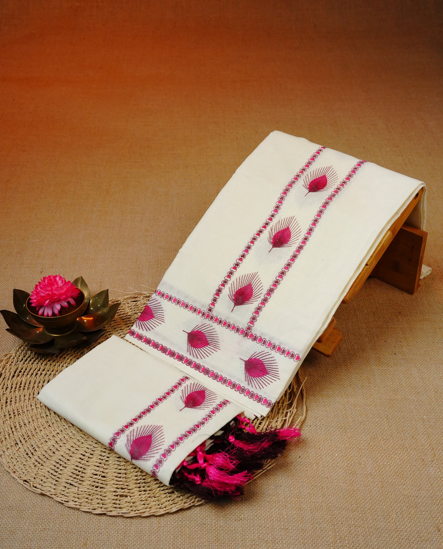 Cream colour cotton set mundu featuring Heart & leaf printed kara.
