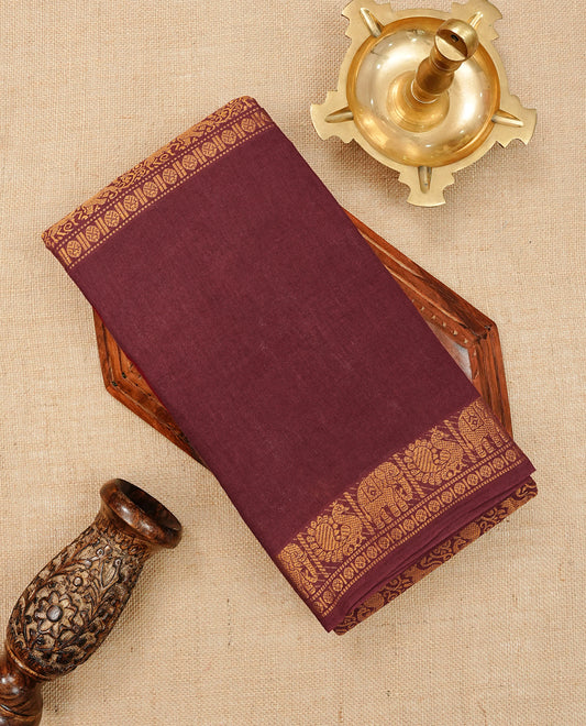 Maroon Colour Sungudi Cotton Saree with gold zari elephant & Peacock motifs on the body, a self zari border, and a rich gold zari pallu. Paired with a Contrast Green colour blouse Piece featuring a gold zari border.