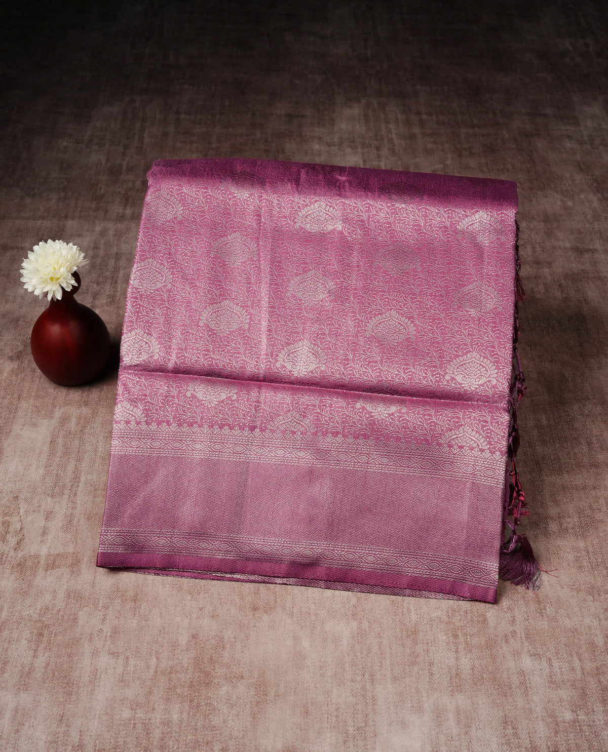 Onion pink colour softie silk saree featuring silver zari, rich pallu floral pattern brocade body, with contrasting self colour border.paired with matching blouse piece.