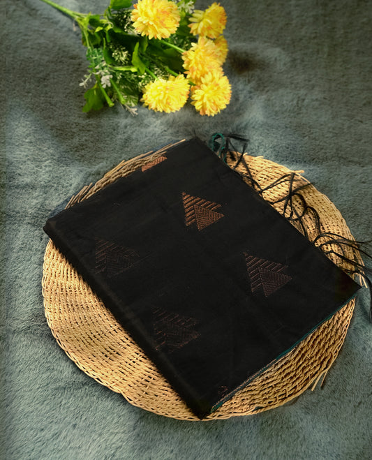 Black colour soft silk cotton saree adorned with copper zari motifs and a shimmering copper zari border, Enhanced by a beautifully rich teal colour woven pallu & Comes with a matching blouse piece for a complete look.