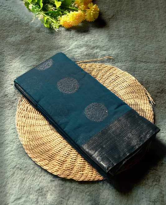 Cobalt blue colour silk cotton saree adorned with a shimmering silver zari border and intricate woven designs, blending elegance with tradition, Paired with a matching blouse, its perfect for festive and special occasions.