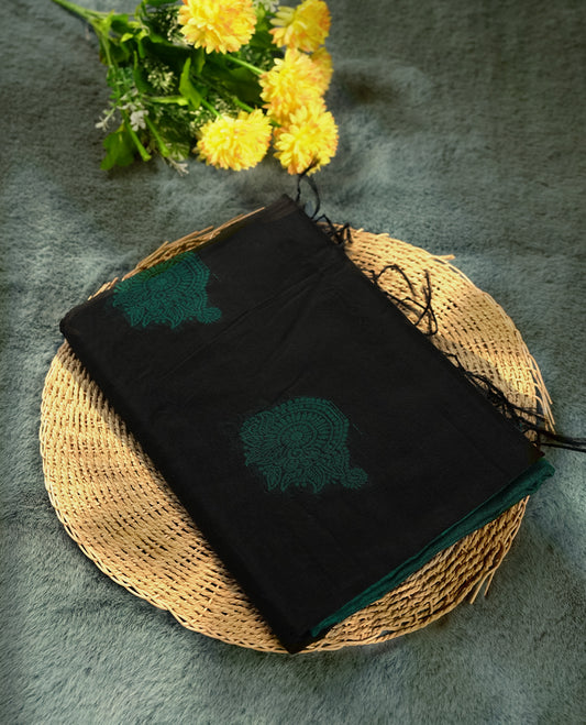 Black colour soft silk cotton saree adorned with peacock colour motifs and Enhanced by a beautifully rich peacock colour woven contrasted pallu & Comes with a matching blouse piece for a complete look.