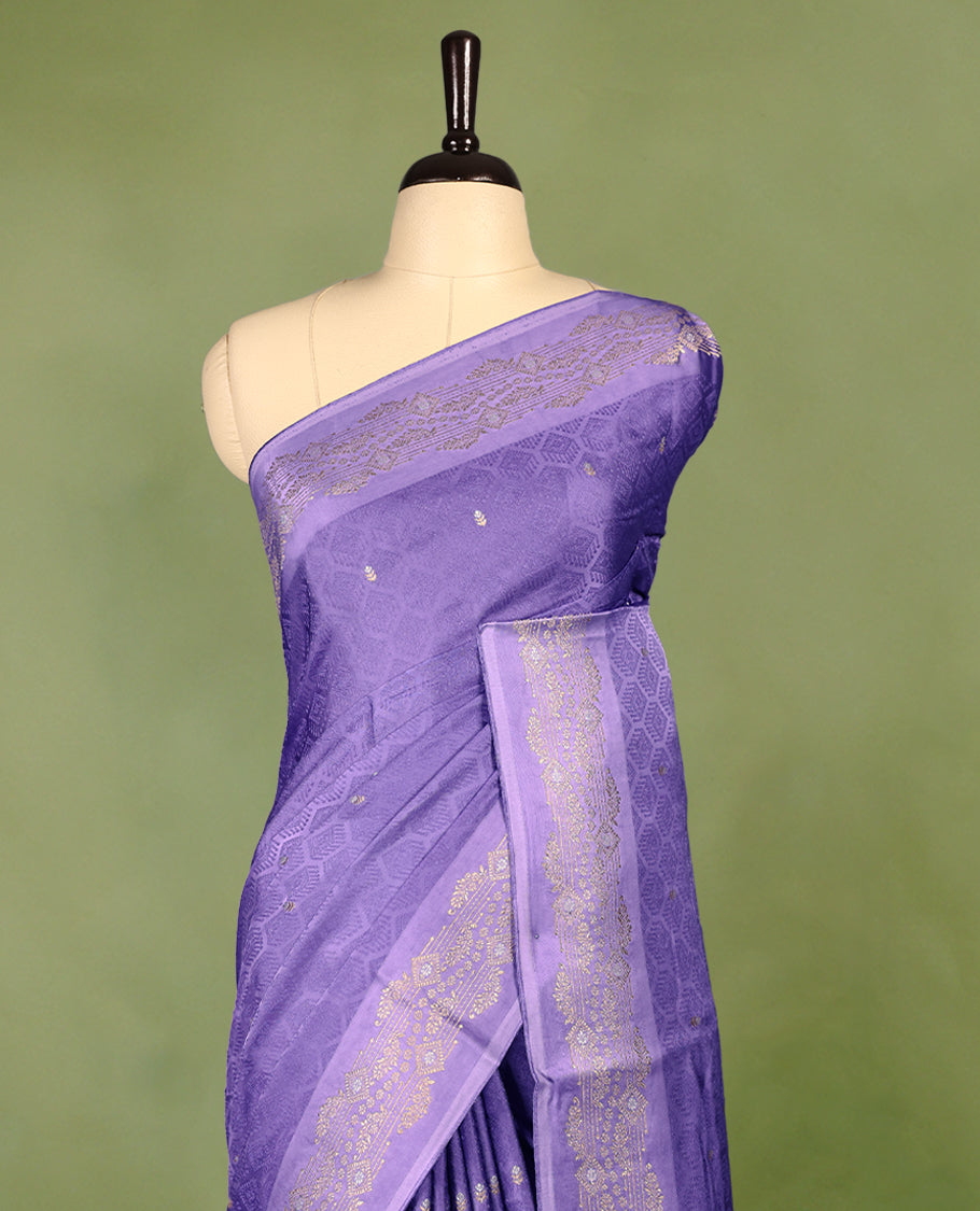 Pastel Purple colour pure Banaras crepe saree showcases elegant Gold & Silver zari Motifs all over the body, a traditional gold & Silver zari border, a rich intricately woven pallu, and comes with a matching blouse.