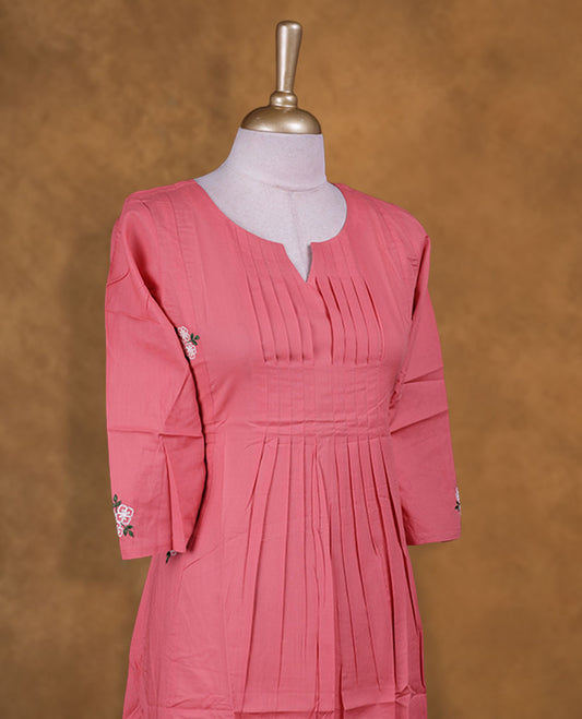 Pink colour kurti  styled with a floral thread pattern Round neckline, knee length design, styled with a Round neckline and a  sleeve .