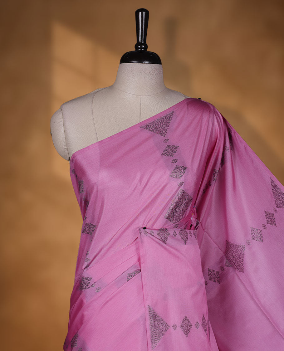 Pink colour semi soft silk saree adorned with delicate woven Diamond motifs on the body, complemented by a Self colour woven pallu with intricate detailing and tassel accents without border & Comes with a matching blouse piece.