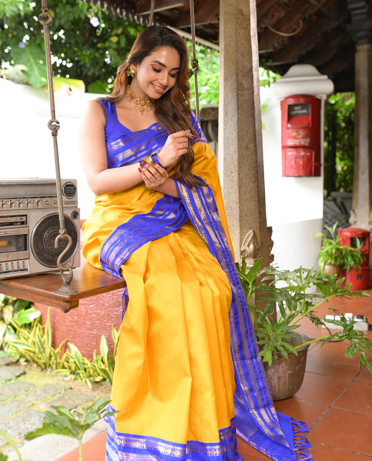Mustard colour Traditional kancheepuram silk saree,Gold zari chakram motifs on body, contrast Navy blue colour with Gold zari Patterned strip border, comes with matching blouse piece.