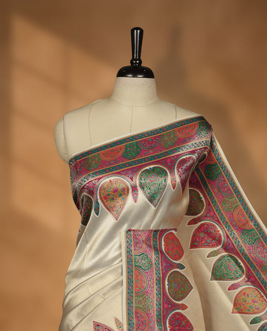 Ivory colour Pashmina silk saree featuring a sleek plain body, accentuated with an opulent multicolour paisley and floral panelled border and grand pallu, paired with a contrasting magenta woven jaal blouse piece.