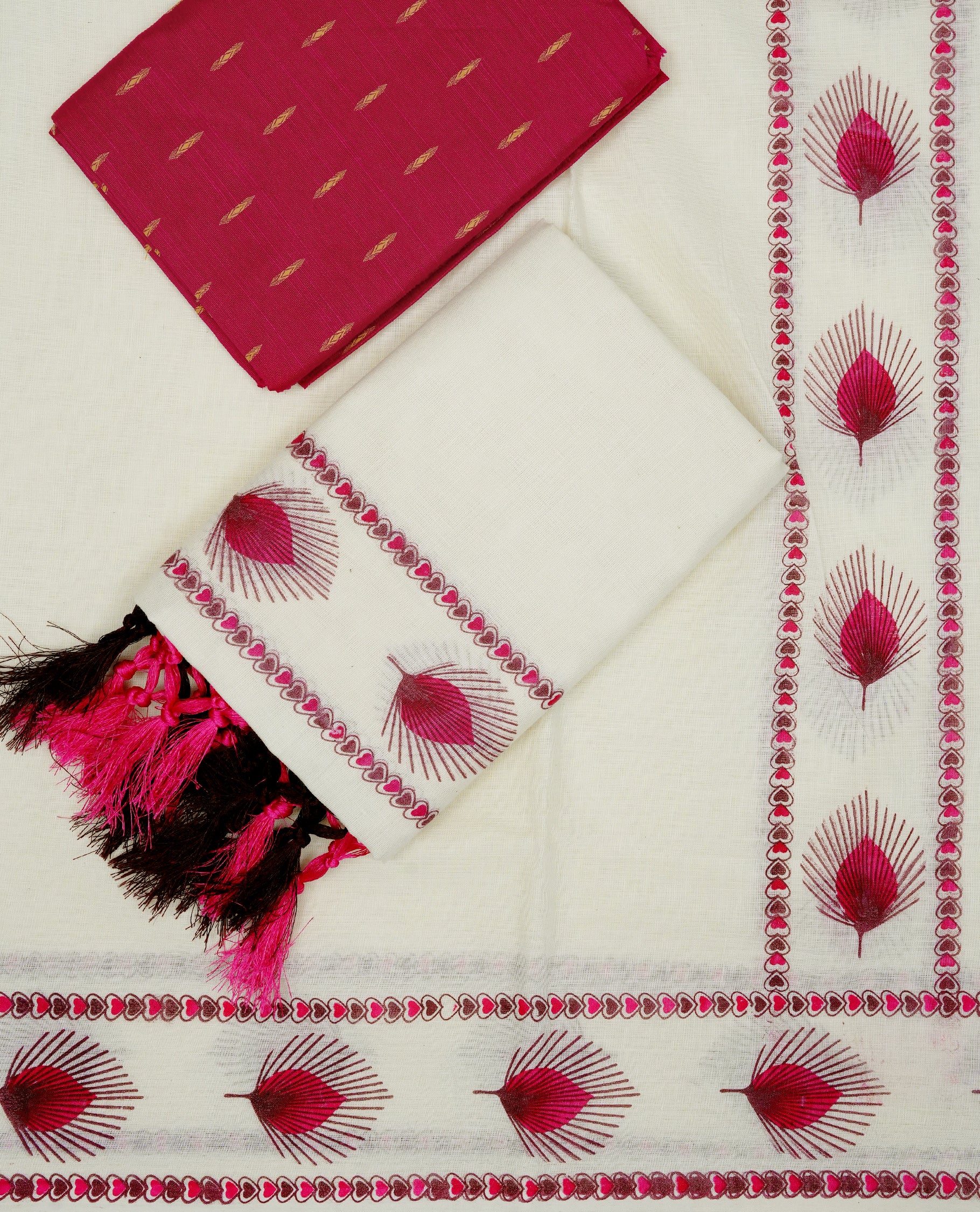 Cream colour cotton set mundu featuring Heart & leaf printed kara.