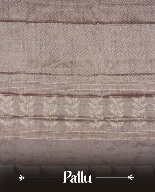 Pink copper colour semi tussar saree adorned with Cream Zigzag printed pattern across the body and Leaf pattern on border, paired with a matching blouse.