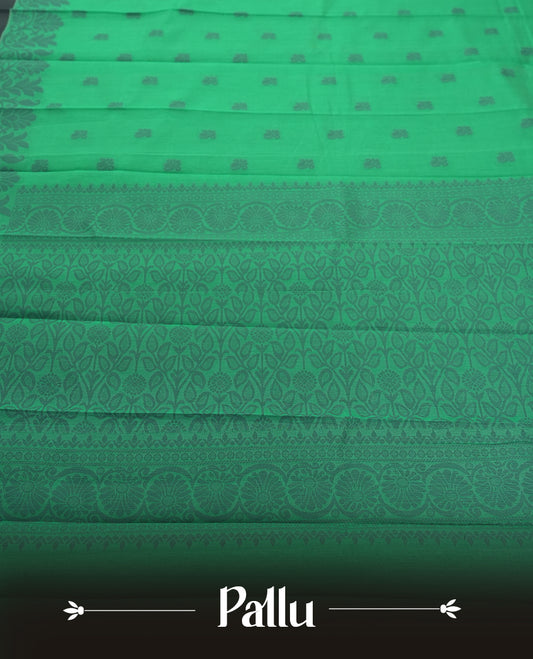 Emerald green colour silk cotton saree featuring subtle woven motifs throughout the body, enhanced by a striking grey contrast border and an intricately designed pallu with floral patterns &  Comes with a matching blouse piece.