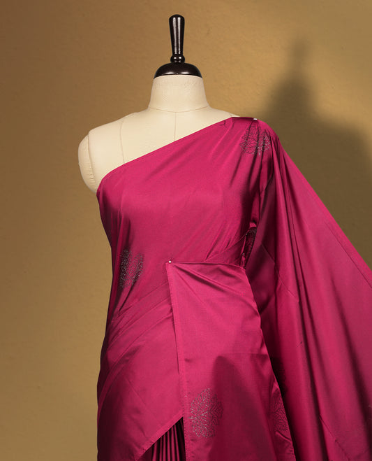 Burgundy colour semi soft silk saree, beautifully designed with woven leaf motifs & The look is enhanced by a rich contrast green pallu, paired with a matching blouse.