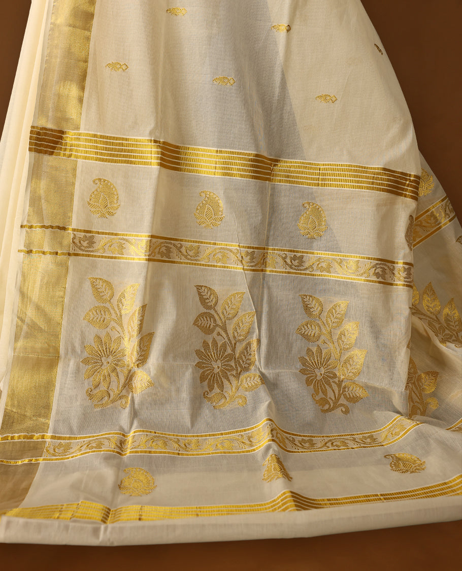 Elegant off white cotton Kerala saree with a plain body, gold zari fancy kasavu border, rich woven pallu, and matching blouse. Perfect for festive occasions and traditional celebrations.