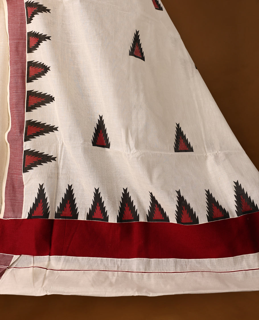 Elegant off white colour cotton Kerala saree featuring Plain body, Maroon colour border with temple designs, Paired with matching blouse offering a classic and graceful look, paired with a matching blouse.