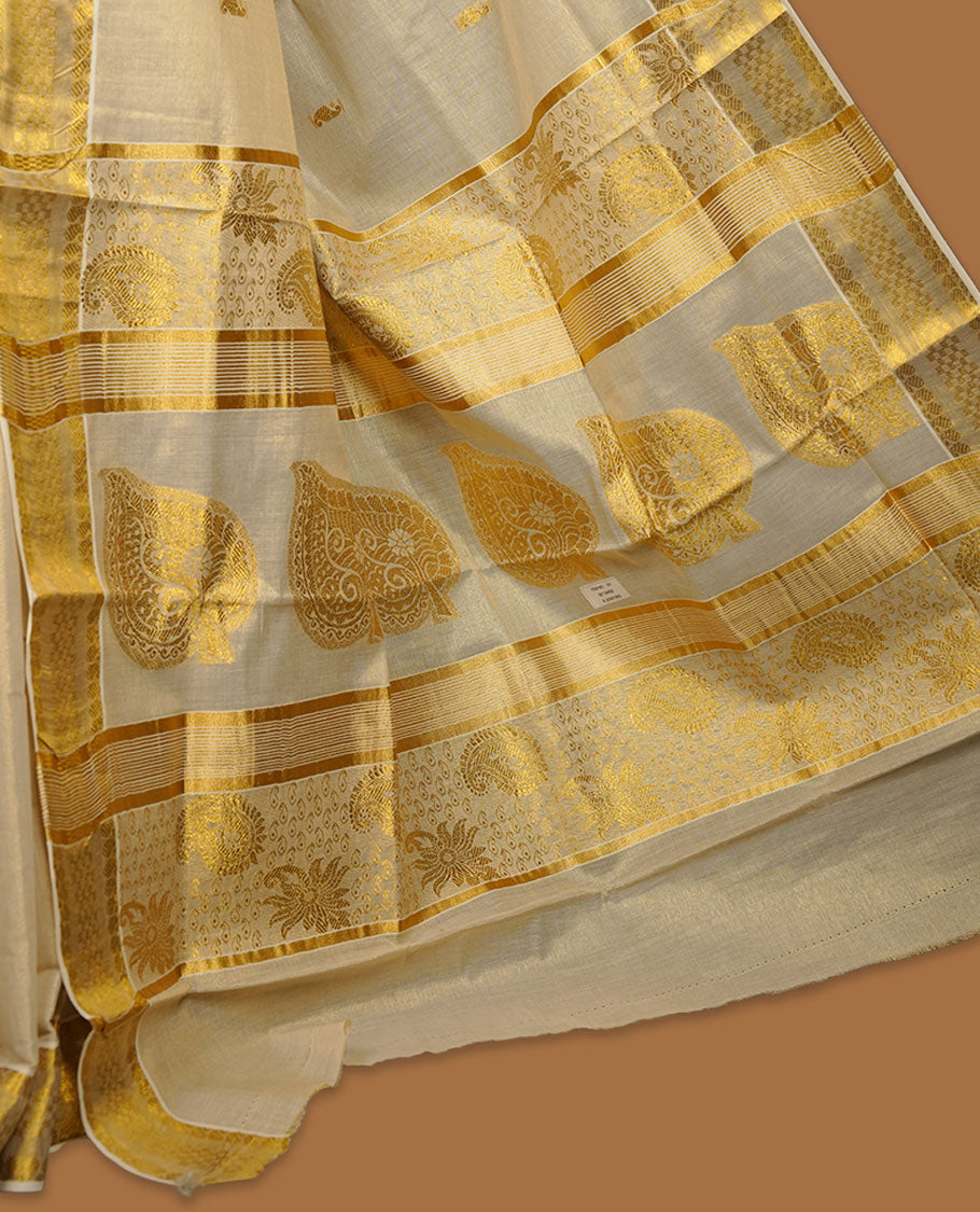 off-white Kerala saree crafted in soft tissue fabric, featuring subtle gold zari buttas across the body, a richly woven traditional pallu with intricate motifs, and a classic kasavu border, paired with a matching blouse.