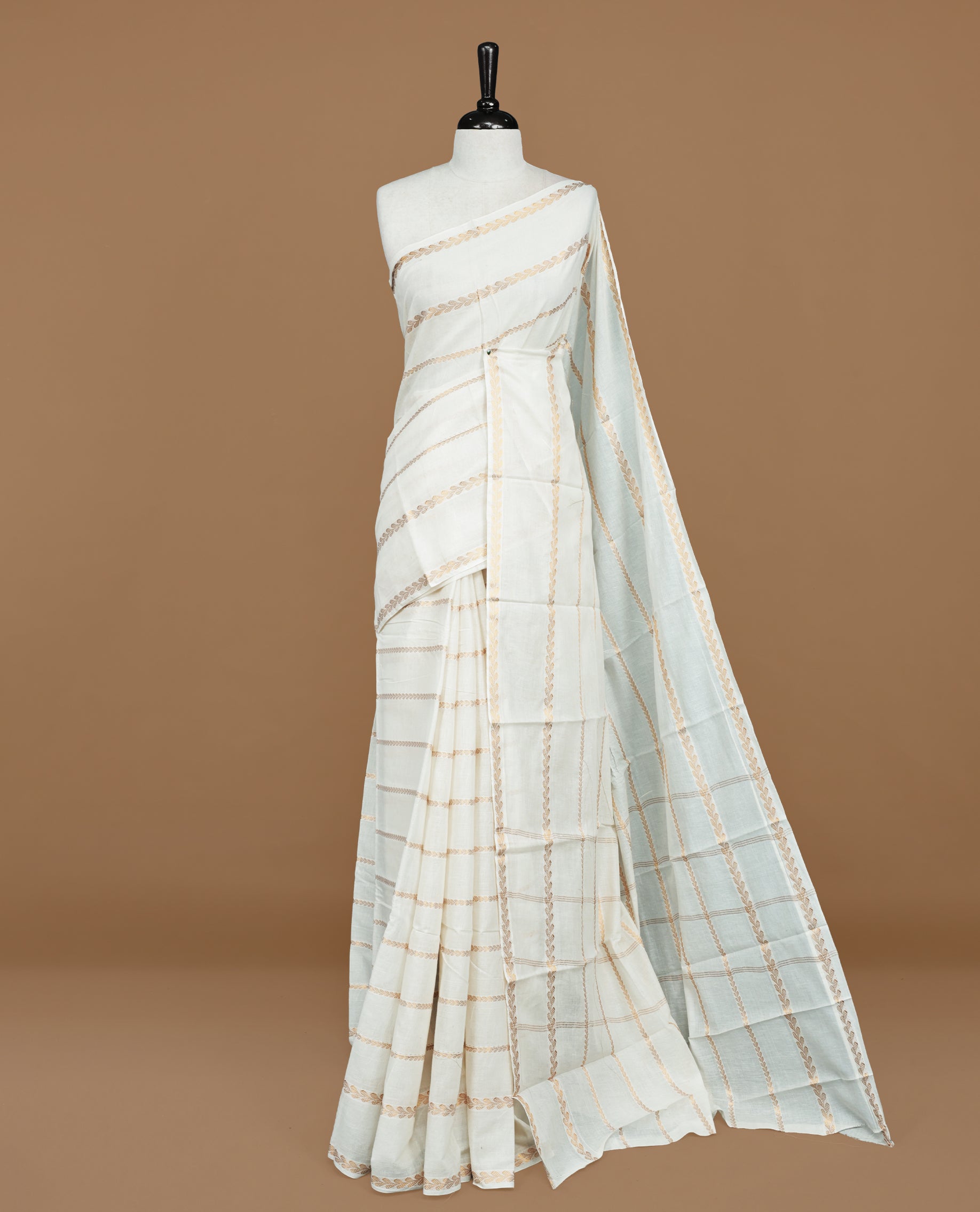 Off white colour Sungudi cotton saree featuring Gold zari stripes on body, Gold zari design on Self colour border, paired with matching blouse piece.