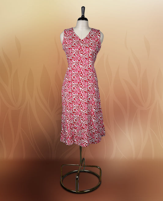 Maroon, peach & off white paisley print sleeveless nightwear with a flattering V neckline & Designed for comfort & style, this kurthi comes with matching fabric sleeves included for a versatile look.