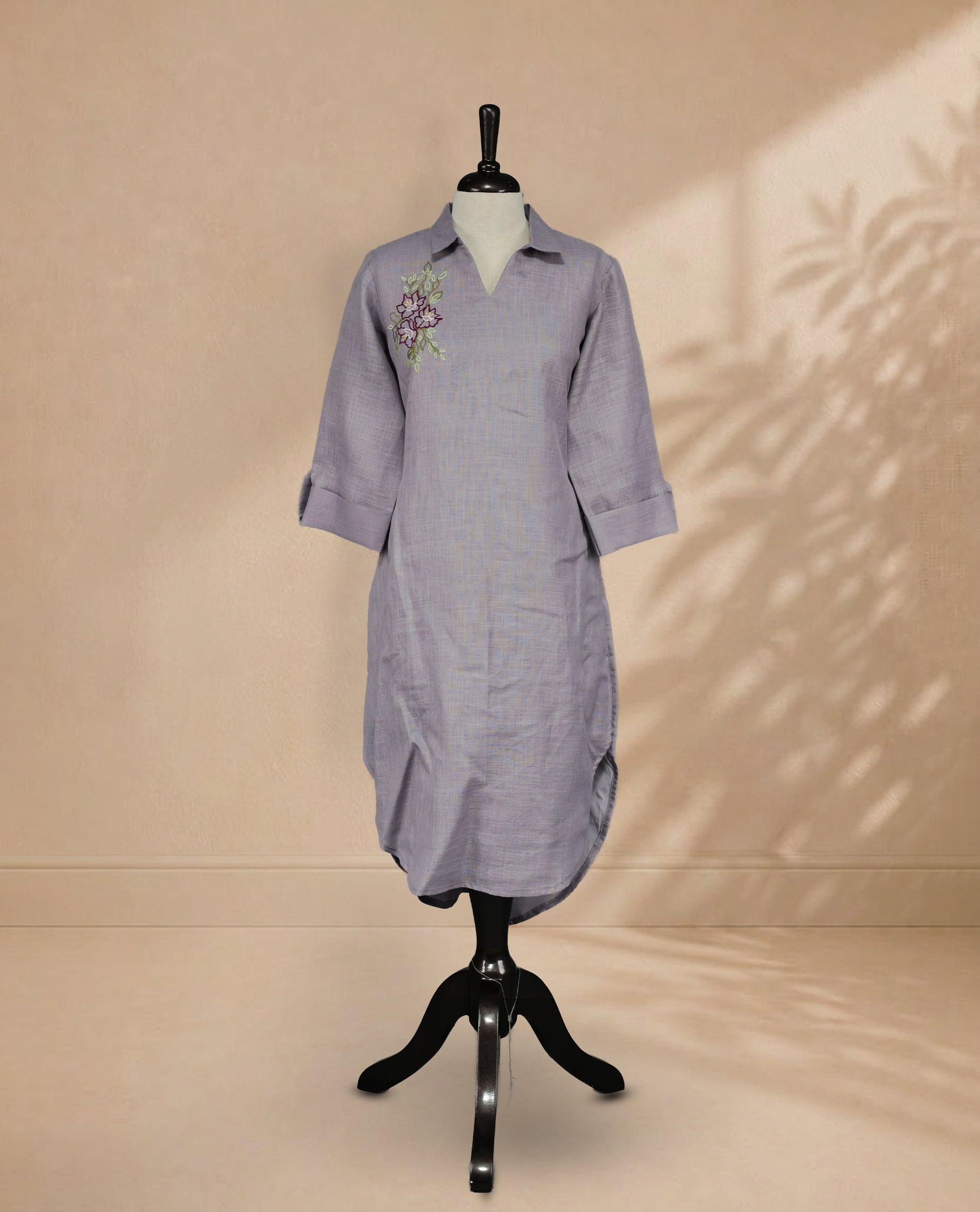 Lavender Colour Kurti with Floral Embroidery, Collared V-Neck and Sleeves