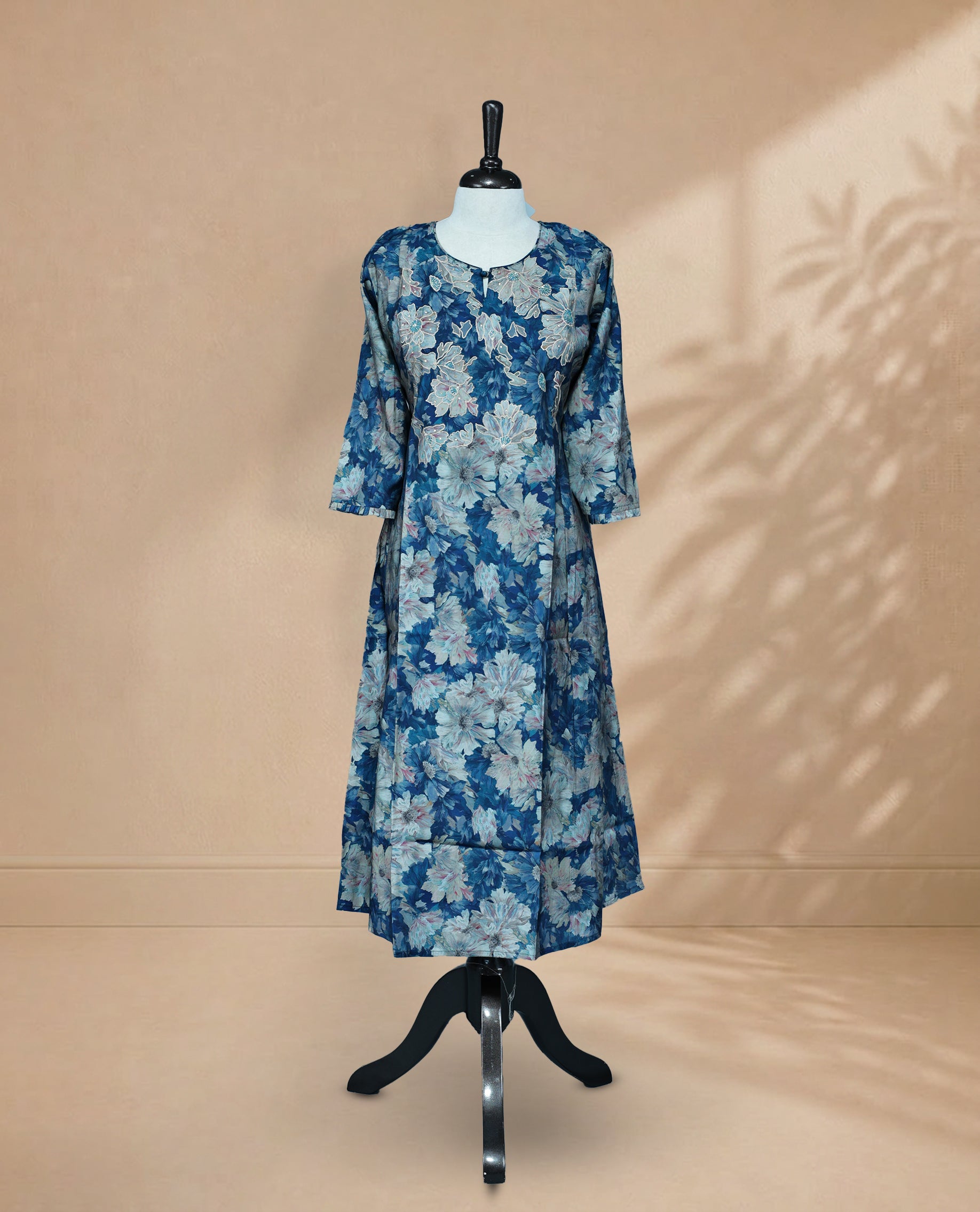 Multi Colour Floral printed Kurti Featuring A Classic U-Shaped Neckline ,Sleeve