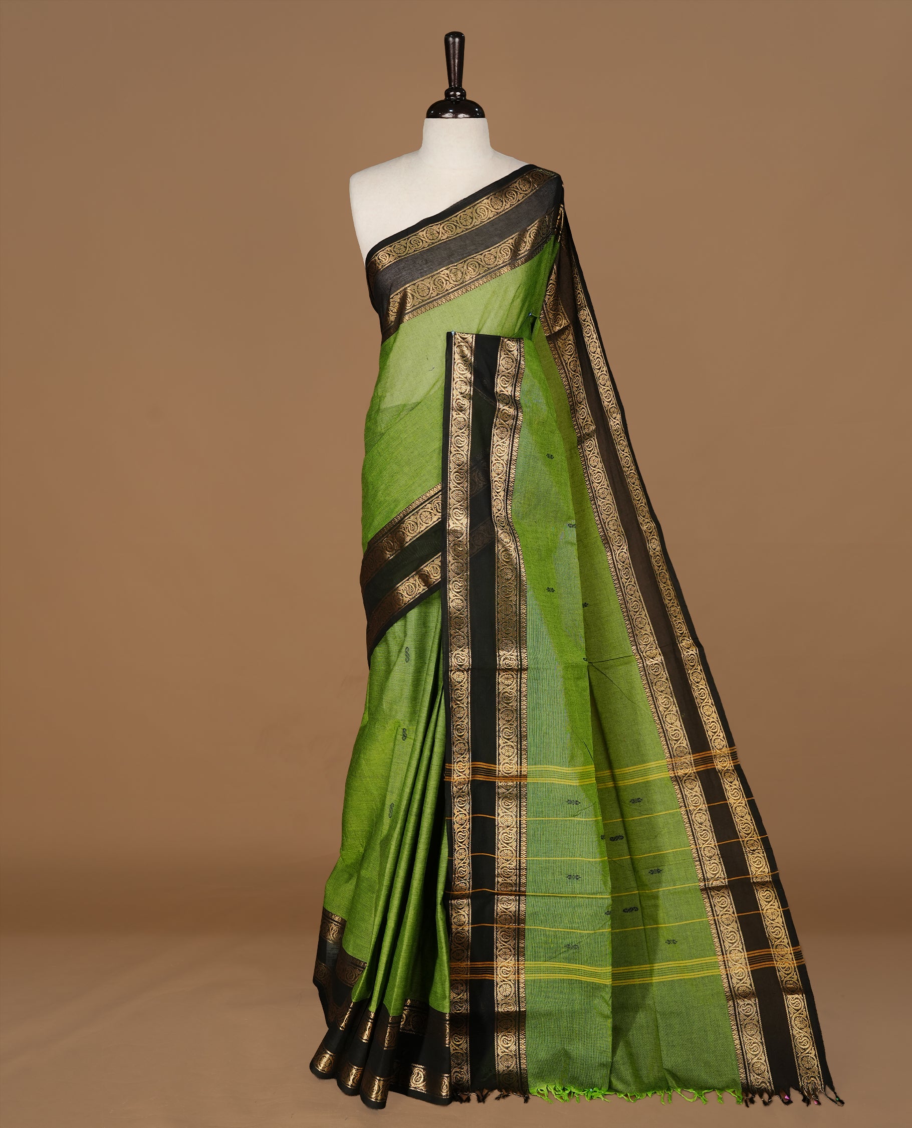 Green colour Chettinad cotton saree featuring motifs on body , complemented by contrast Black colour with zari border, comes with matching blouse piece.