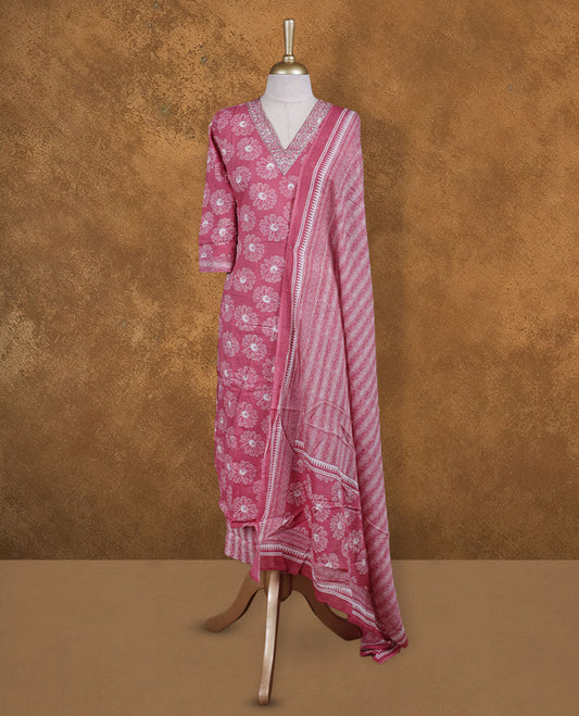 Dusty pink colour churidar set featuring thread & cut beats embroidered on neckline, sleeves, and white colour floral printed pattern on body , Paired with a matching dupatta