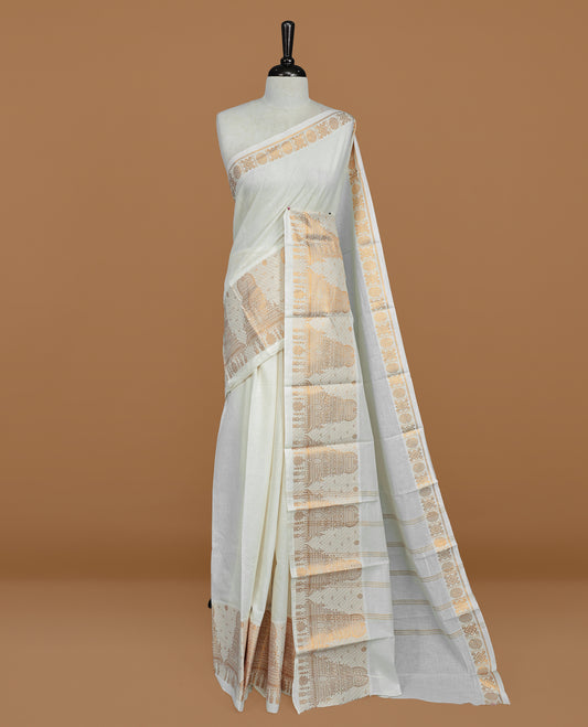 Off white colour Sungudi cotton saree featuring Elegant plain body, Gold zari temple design on Self colour border, paired with matching blouse piece.