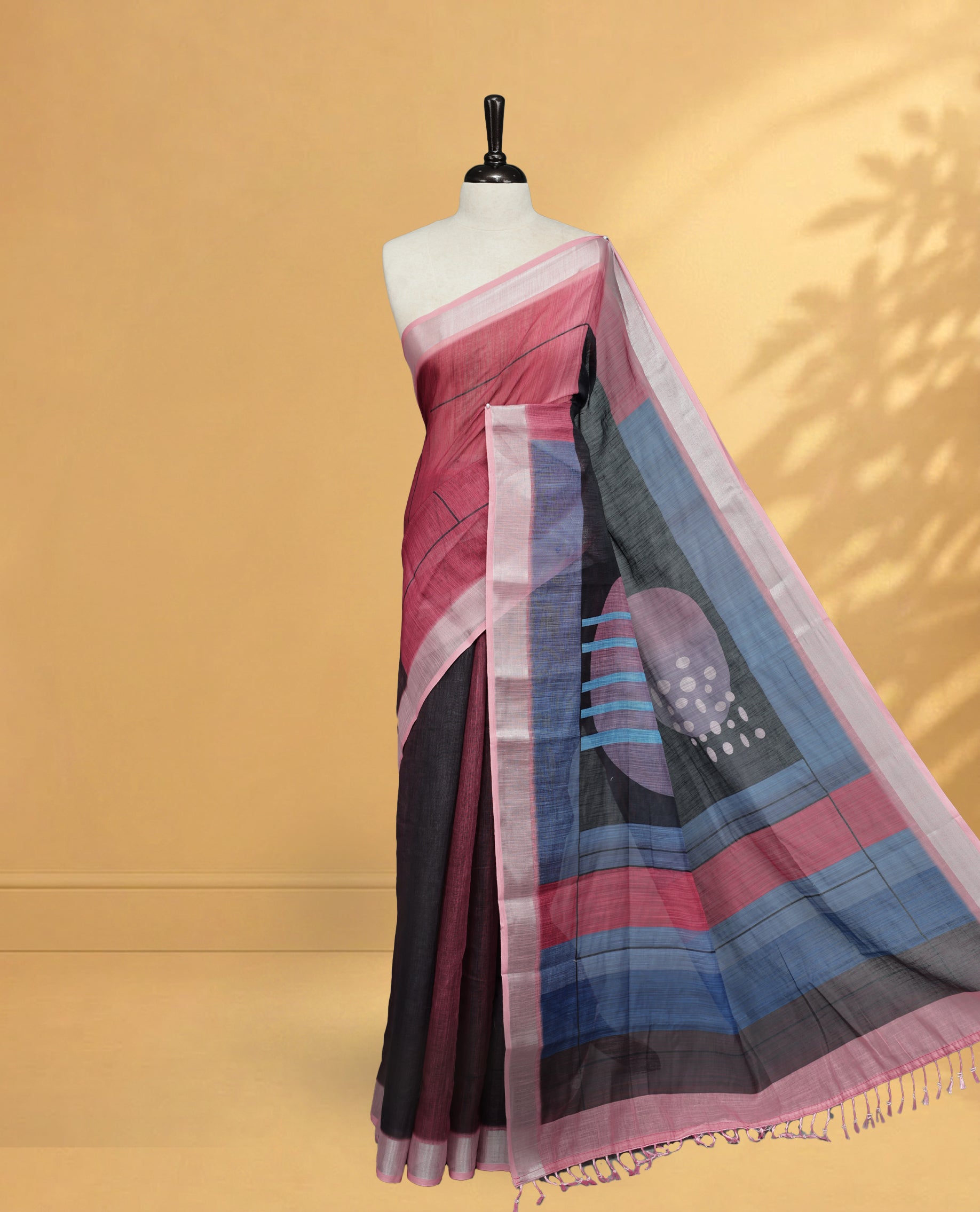 Pink Colour Semi Linen saree featuring digital printed body, Complemented by Borderless finish, comes with matching blouse piece.