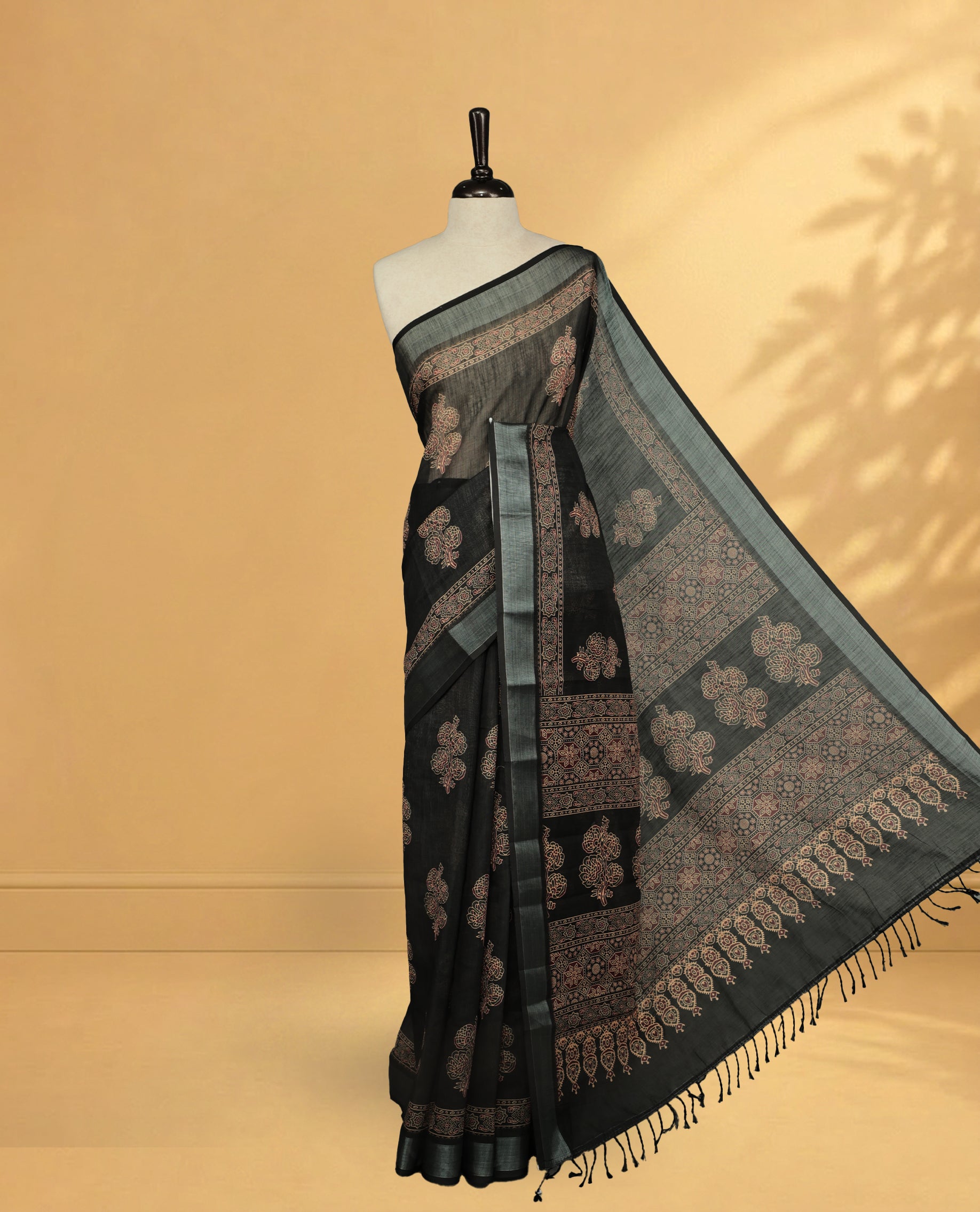 Black Colour Semi Linen saree featuring digital printed body, Complemented by Borderless finish, comes with matching blouse piece.