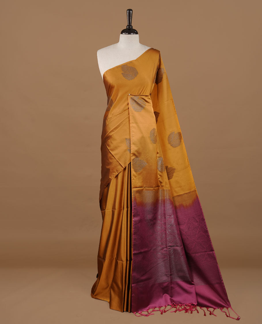 Mustard colour soft silk saree features a sleek borderless design with intricate antique zari motifs, flowing into a striking contrast Magenta pallu and a matching blouse piece.