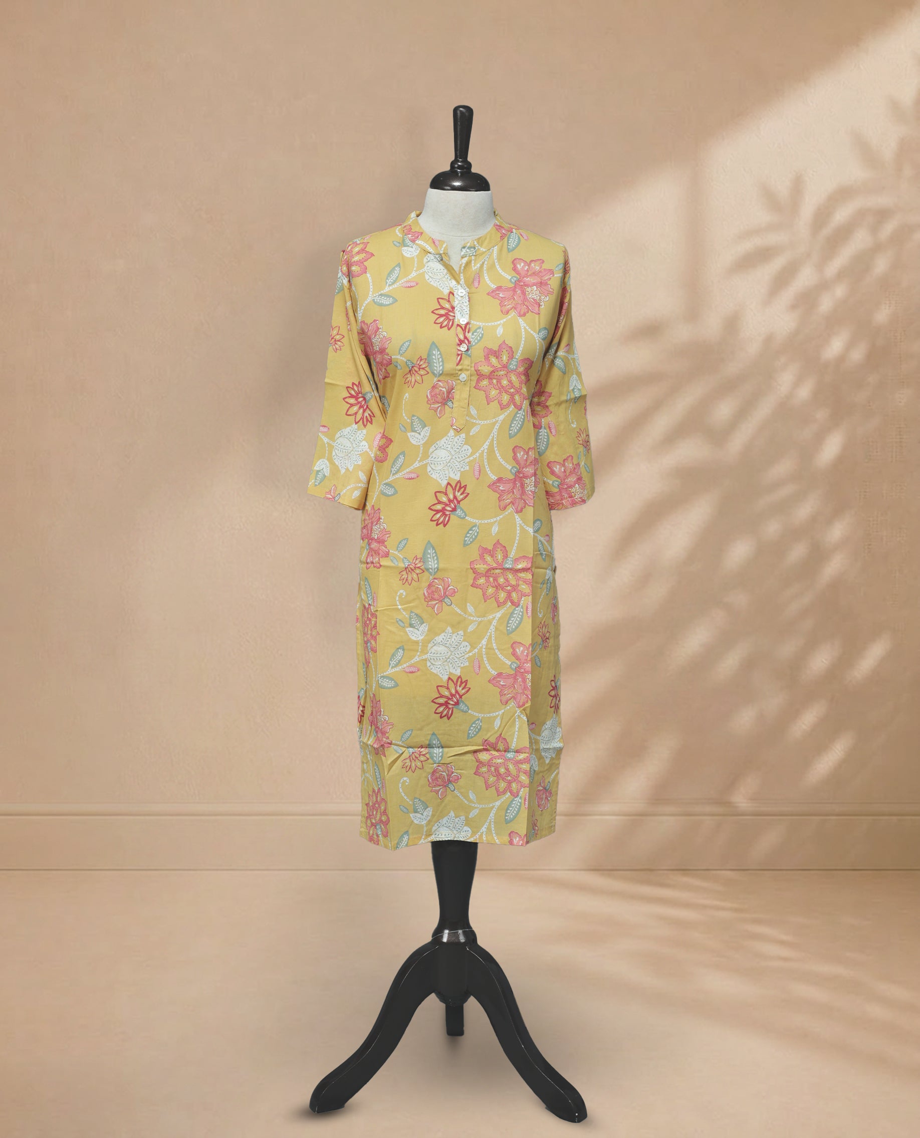 Light Yellow  colour kurti featuring classic U-Shaped  neckline, Digital floral print on body, with sleeve.
